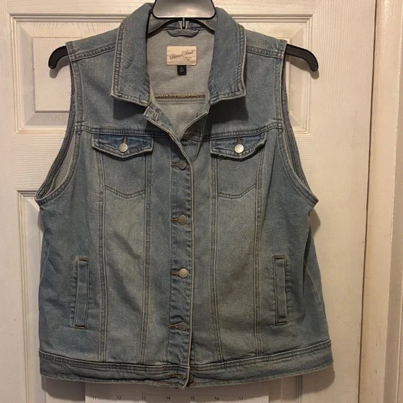 Universal Thread Light Blue Denim Vest. This is a size XXL. - Picture 1 of 8